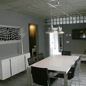 Hostel L'ast, Banyoles